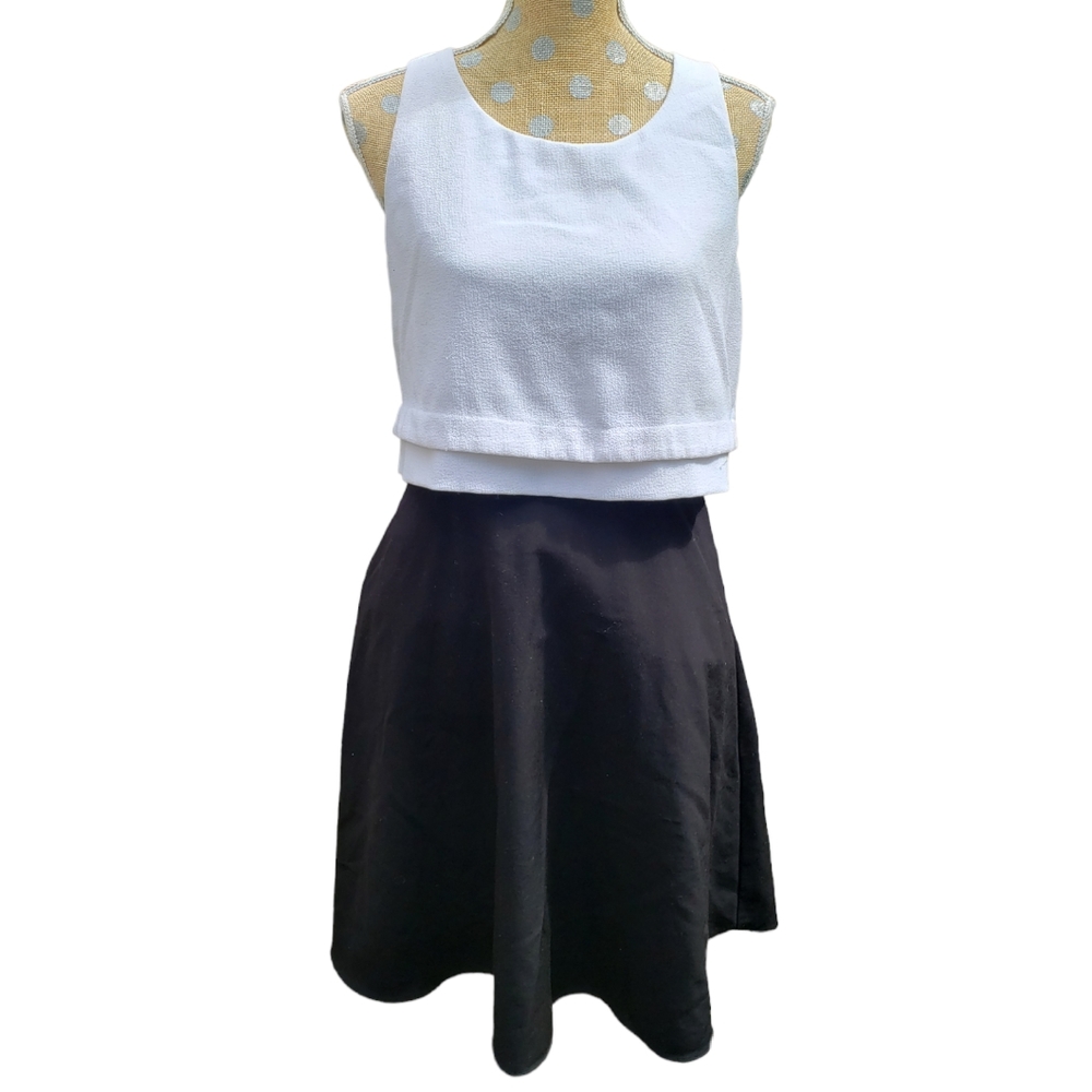 Limited white and black dress 8